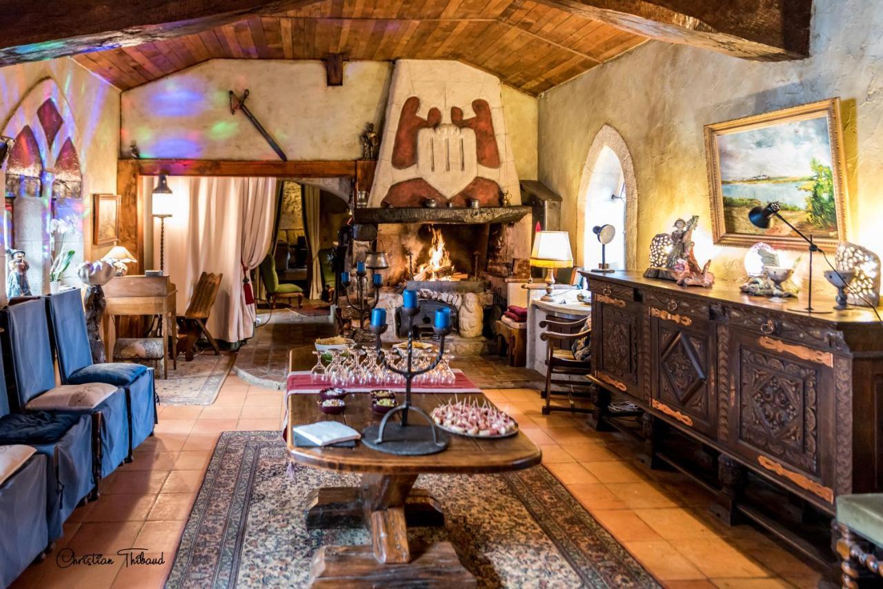 Bed and Breakfast La Chaumiere Magique Des Elfes Et Ses Enigmes Servas  Экстерьер фото
