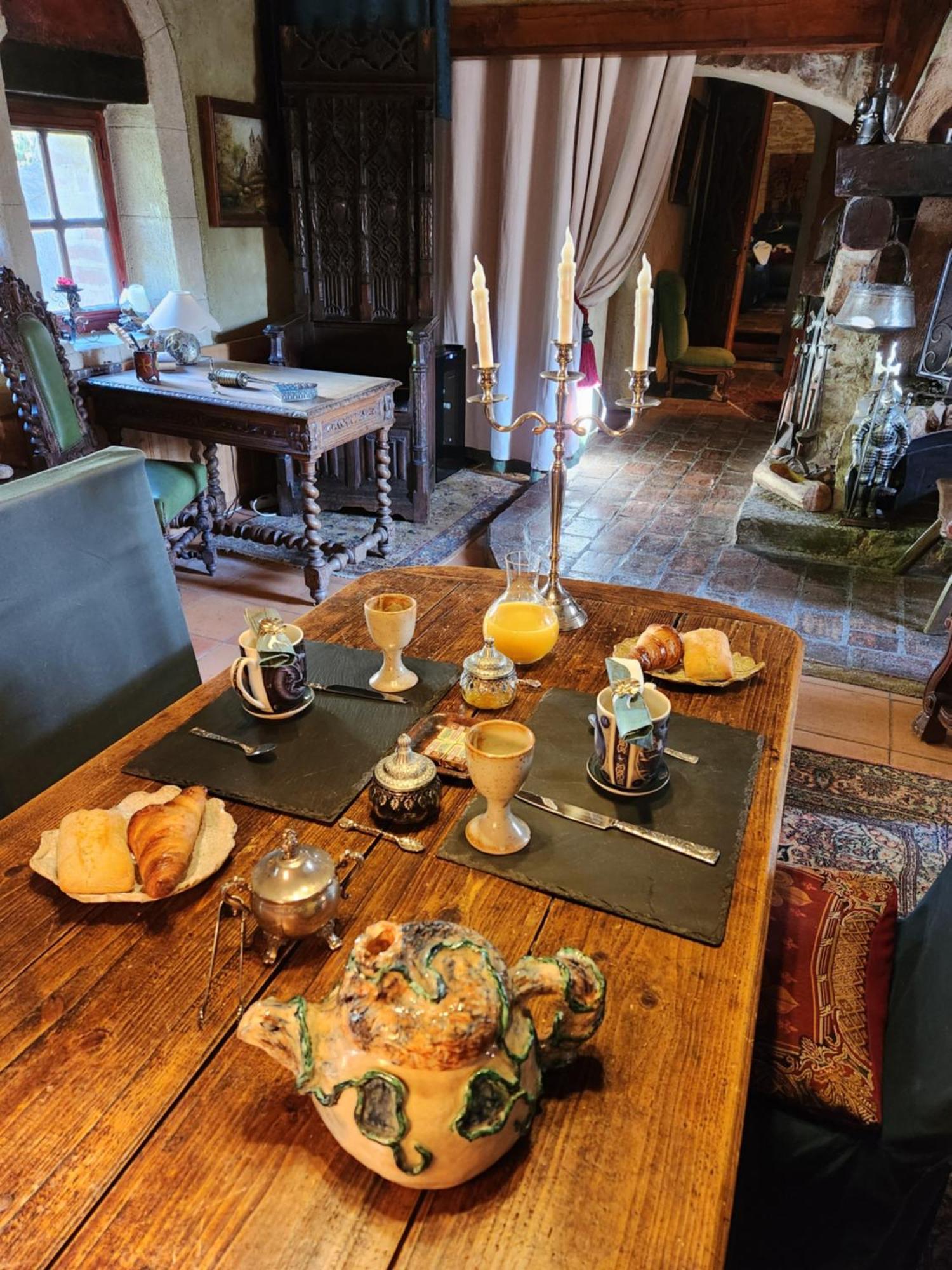 Bed and Breakfast La Chaumiere Magique Des Elfes Et Ses Enigmes Servas  Экстерьер фото